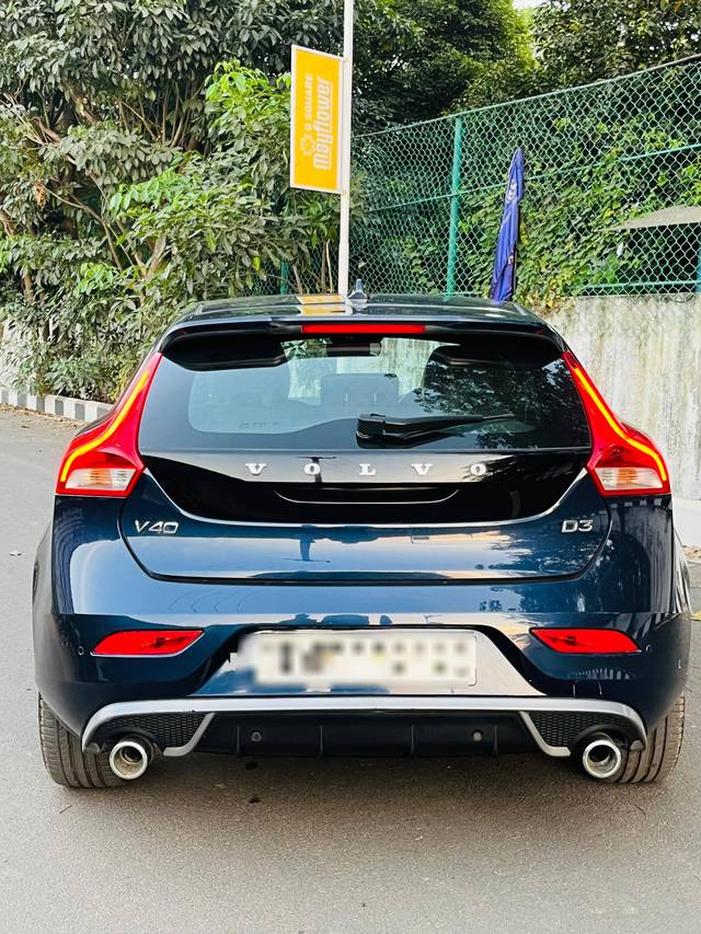 https://images10.gaadi.com/usedcar_image/4510192/original/processed_2fcb36076ba63fc35102776d8e7690cf.jpg?imwidth=6401