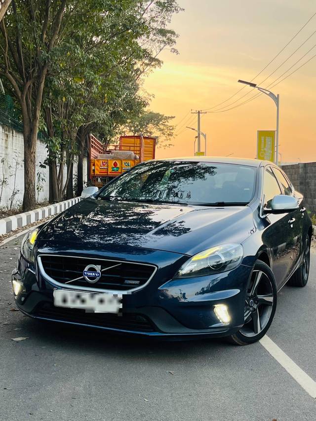https://images10.gaadi.com/usedcar_image/4510192/original/processed_cf9ae75a1a882316f7b388a10cf53f53.jpg?imwidth=6400