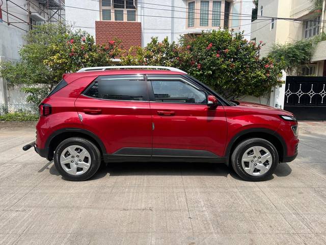 https://images10.gaadi.com/usedcar_image/4510198/original/processed_0beb62b930876fa825cf10261daebf14.jpg?imwidth=6401