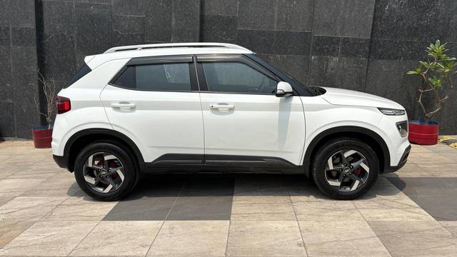 https://images10.gaadi.com/usedcar_image/4510204/original/2946e01c1156e354e5e8d0cfa8c59580.jpg?imwidth=6401