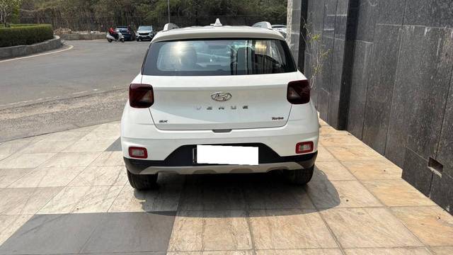 https://images10.gaadi.com/usedcar_image/4510204/original/processed_2e5c5d2ee03400ca2a56463ef75528d7.jpg?imwidth=6402