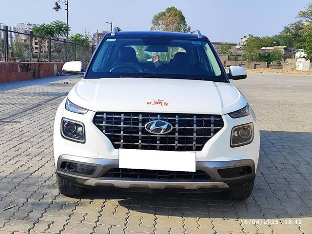 https://images10.gaadi.com/usedcar_image/4510207/original/processed_27ef534fd97b429158b6455019926062.jpeg?imwidth=6402