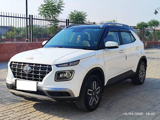 https://images10.gaadi.com/usedcar_image/4510207/original/processed_e17fdb2a55d5e0bd8f3db01b01809f76.jpeg?imwidth=6400