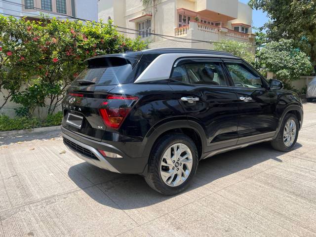 https://images10.gaadi.com/usedcar_image/4510208/original/processed_64cc259e3dda38892e8844b84453ba10.jpg?imwidth=6402