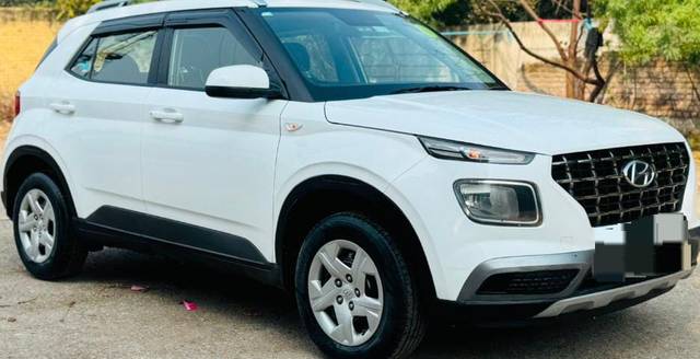 https://images10.gaadi.com/usedcar_image/4510252/original/d76dec89e48417d54a191009fb8dee0a.jpg?imwidth=6400