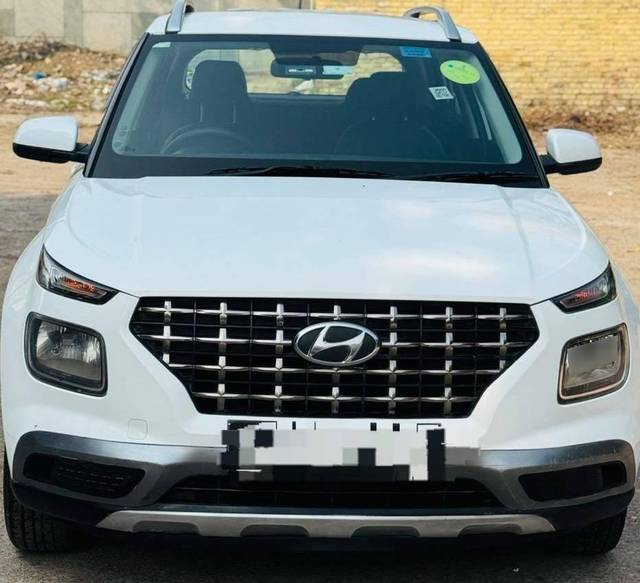 https://images10.gaadi.com/usedcar_image/4510252/original/processed_e5ec6bc4c947ca8aab0cfaa6d59567f8.jpg?imwidth=6401