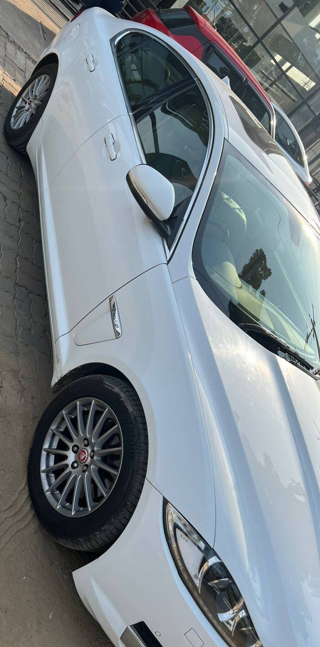 https://images10.gaadi.com/usedcar_image/4510259/original/18c519a0490123aa94713fbc99e7fed1.jpg?imwidth=6400