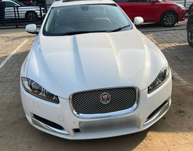 https://images10.gaadi.com/usedcar_image/4510259/original/1bd9d6a8956f68d5226943102e585c64.jpg?imwidth=6402