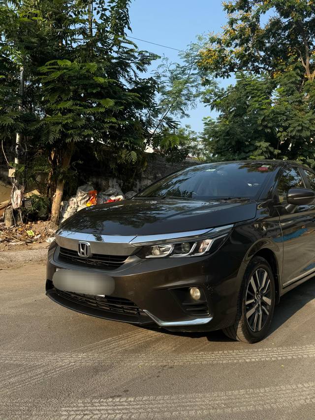 https://images10.gaadi.com/usedcar_image/4510276/original/63353ab5fbf979aaadb61f797d7c13ed.jpg?imwidth=6402