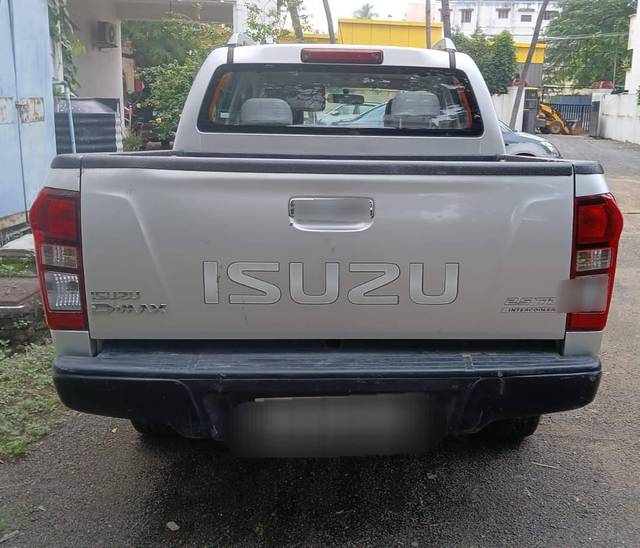 https://images10.gaadi.com/usedcar_image/4510284/original/processed_27c1064bd07cf1c2fe971d03e0ecd20a.jpg?imwidth=6401