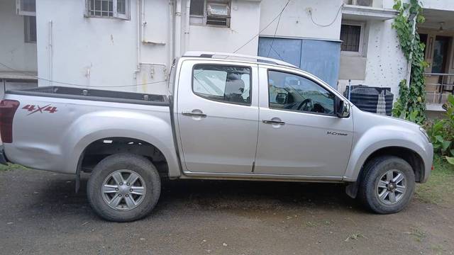 https://images10.gaadi.com/usedcar_image/4510284/original/processed_b24b446966800c0e45954ebe90164310.jpg?imwidth=6402
