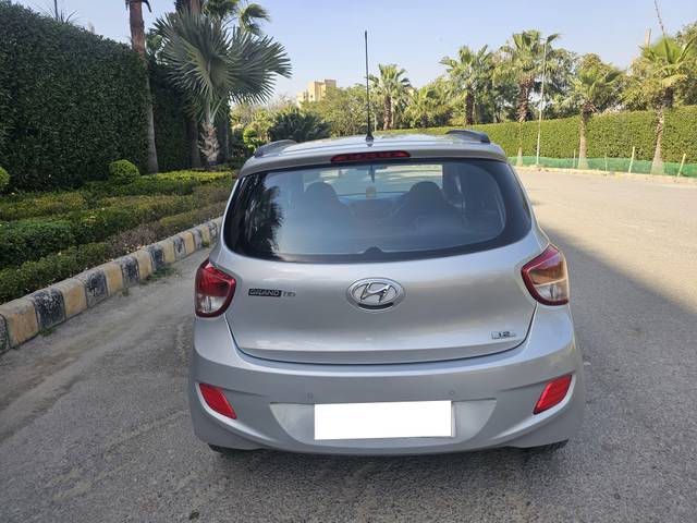 https://images10.gaadi.com/usedcar_image/4510286/original/processed_fea4b2e9a55b831617f73cc53de903a7.jpg?imwidth=6402