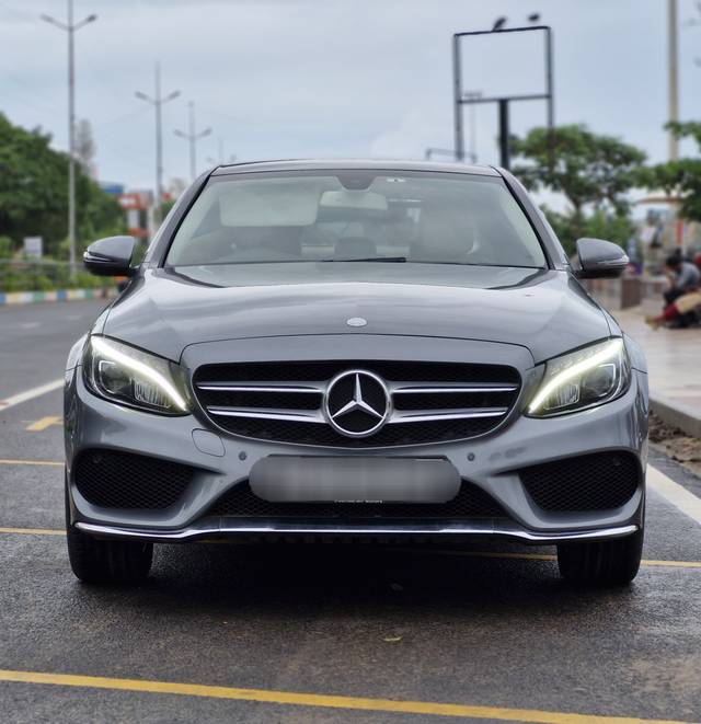 https://images10.gaadi.com/usedcar_image/4510288/original/0a7d51630a617106562bea0dbc0c3f1e.jpg?imwidth=6400