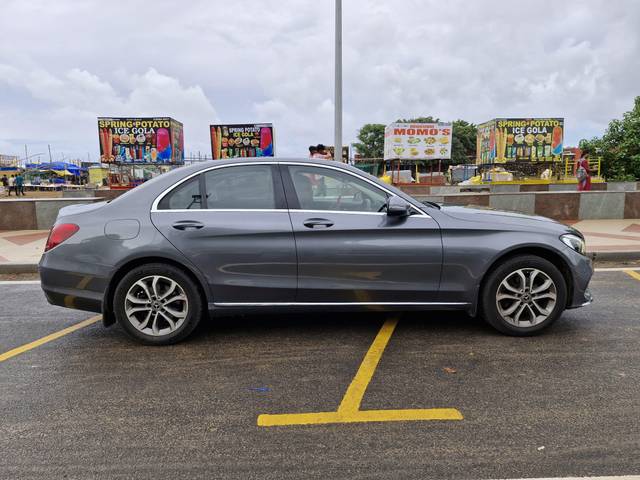 https://images10.gaadi.com/usedcar_image/4510288/original/processed_67720f4b3b67c174ffa26acfdbeb2fa2.jpg?imwidth=6402