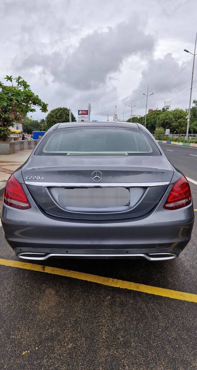 https://images10.gaadi.com/usedcar_image/4510288/original/processed_ba6fce7c557880f364721f2a389166c5.jpg?imwidth=6401