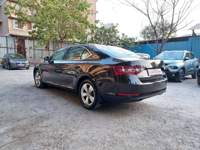 https://images10.gaadi.com/usedcar_image/4510290/original/processed_7600739bcbdd9cd102084f0267e6042c.jpeg?imwidth=6402