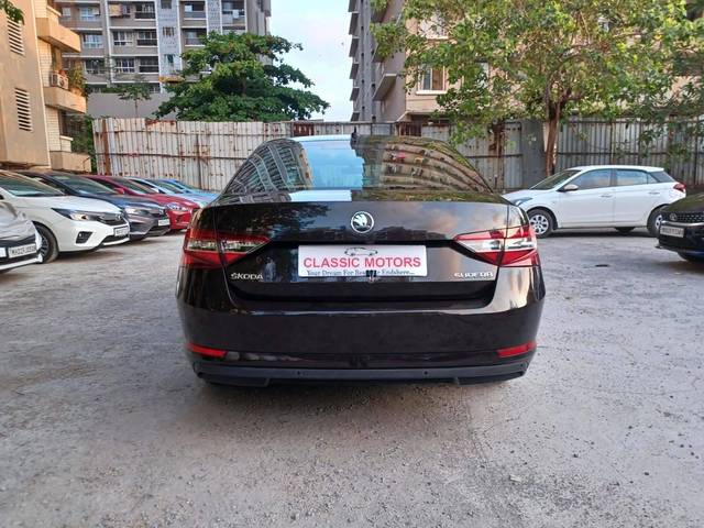https://images10.gaadi.com/usedcar_image/4510290/original/processed_e65d037ea9fe49c61ec404ef181a855f.jpeg?imwidth=6401