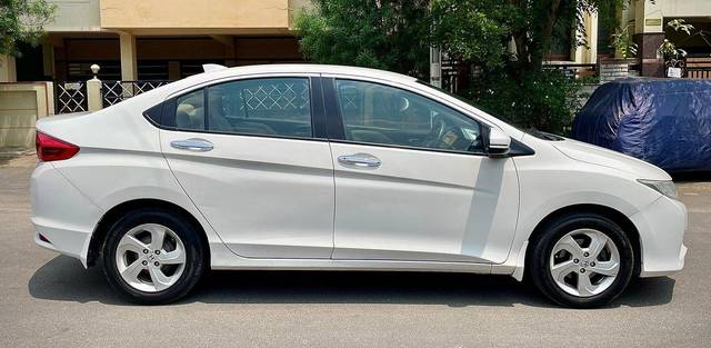 https://images10.gaadi.com/usedcar_image/4510297/original/processed_ffa634a1864be9d6cdf801a3ee209787.jpg?imwidth=6401