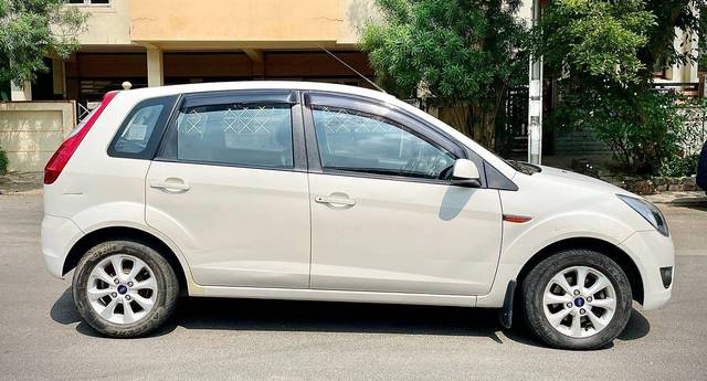 https://images10.gaadi.com/usedcar_image/4510300/original/processed_371de11d19c1ca17292a44cf0a80059d.jpg?imwidth=6401