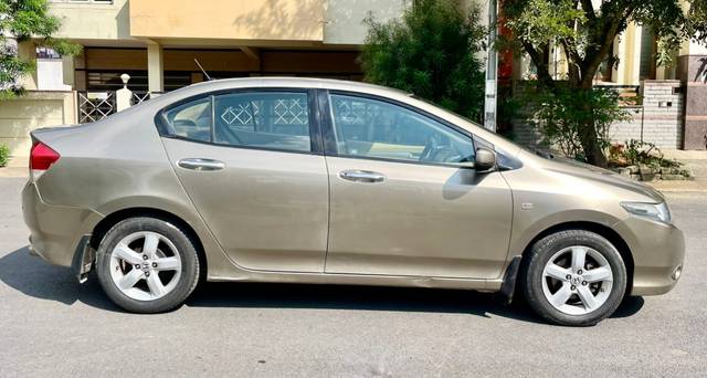 https://images10.gaadi.com/usedcar_image/4510302/original/993dca8fdd24f7d12f31e26b452d2214.jpg?imwidth=6401