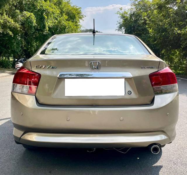 https://images10.gaadi.com/usedcar_image/4510302/original/processed_6381bea3c2dc82108e5227af91e5e5b6.jpg?imwidth=6402