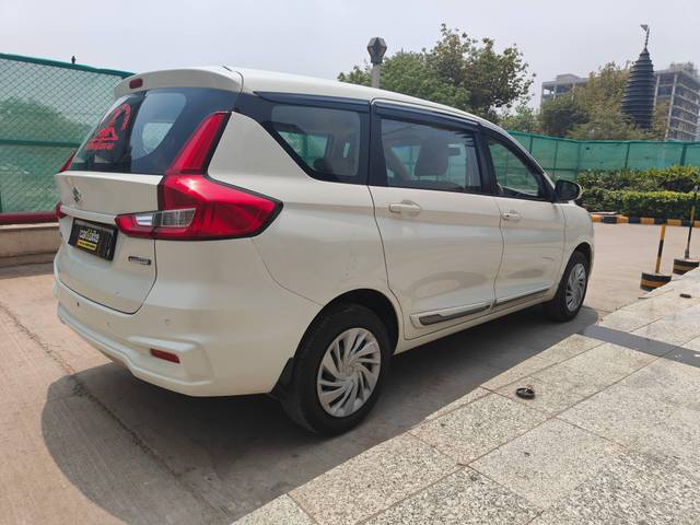 https://images10.gaadi.com/usedcar_image/4510312/original/processed_8e4d11ea3ac3ae81393baa792e4e99a8.jpg?imwidth=6402