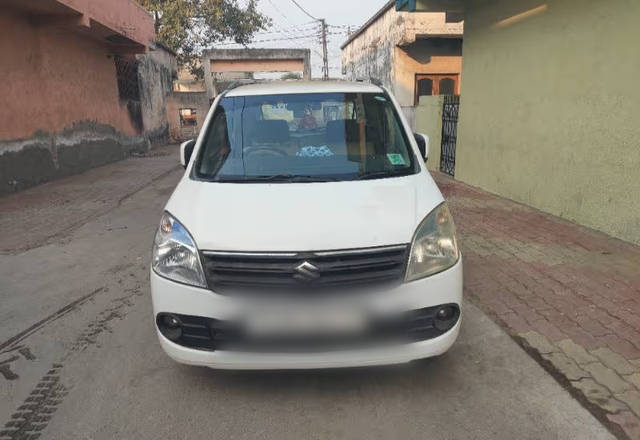 https://images10.gaadi.com/usedcar_image/4510317/original/cde470ce-4bef-43c0-a891-050b3896b619.?imwidth=6400