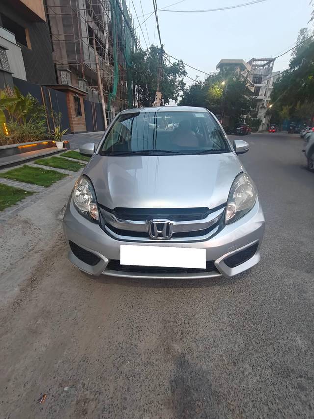 https://images10.gaadi.com/usedcar_image/4510324/original/processed_4c9328a3d27a5a7492e49c901d782e9b.jpg?imwidth=6400