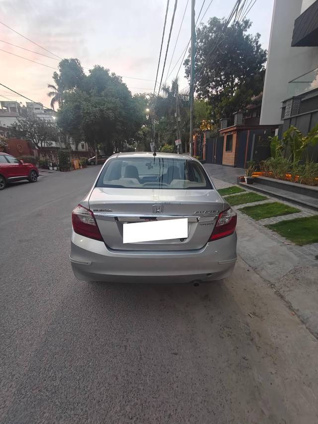 https://images10.gaadi.com/usedcar_image/4510324/original/processed_8259022821ef4b1dac6f21d4d2861198.jpg?imwidth=6401