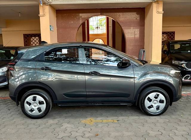 https://images10.gaadi.com/usedcar_image/4510326/original/processed_6d2e94df8f290b0f20641d1acb00e14c.jpeg?imwidth=6401