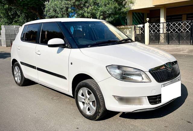 https://images10.gaadi.com/usedcar_image/4510330/original/processed_28b2ef2275602c03f8c3c81c8130c97c.jpg?imwidth=6400