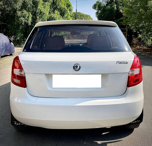 https://images10.gaadi.com/usedcar_image/4510330/original/processed_b8f8a43d96cab23370641c57b7cc8912.jpg?imwidth=6402