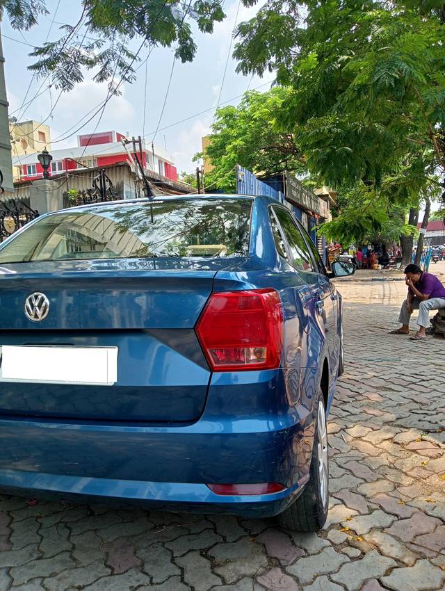 https://images10.gaadi.com/usedcar_image/4510331/original/processed_b40742ea1fc0238c39969633b8c930a4.jpg?imwidth=6401