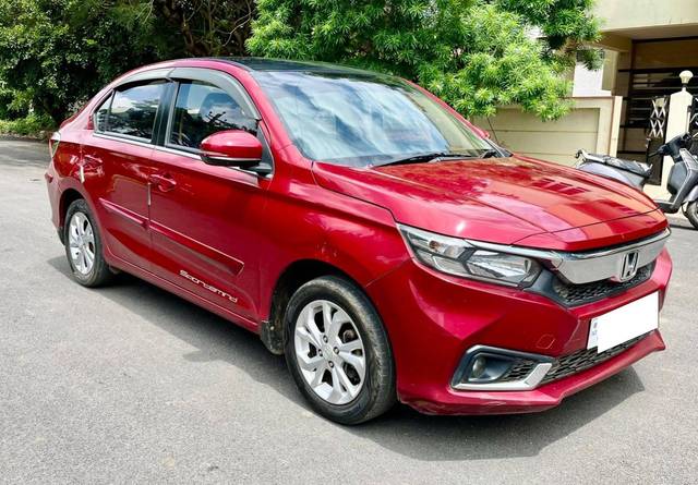 https://images10.gaadi.com/usedcar_image/4510334/original/processed_53762e94e855a57b258d938868f6648f.jpg?imwidth=6400