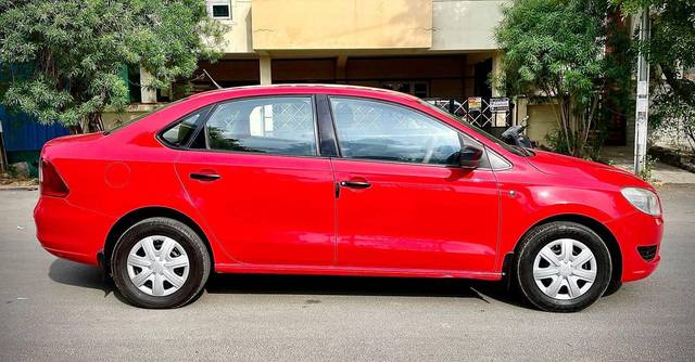https://images10.gaadi.com/usedcar_image/4510339/original/processed_41a71875be1fefd6b398a3d7aff5bb6b.jpg?imwidth=6401