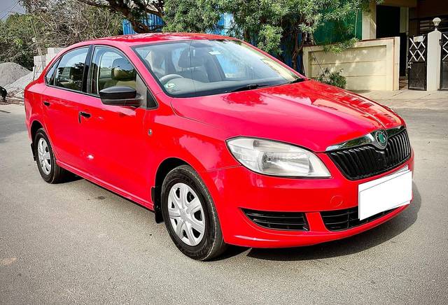 https://images10.gaadi.com/usedcar_image/4510339/original/processed_c8d163649fb3f2d897c9a4ec6217d23c.jpg?imwidth=6400