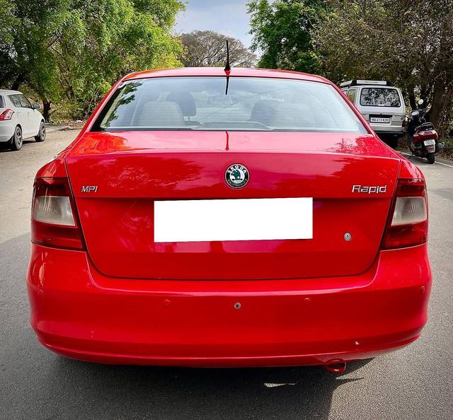 https://images10.gaadi.com/usedcar_image/4510339/original/processed_e5158592673540cf3924f798389c18d7.jpg?imwidth=6402