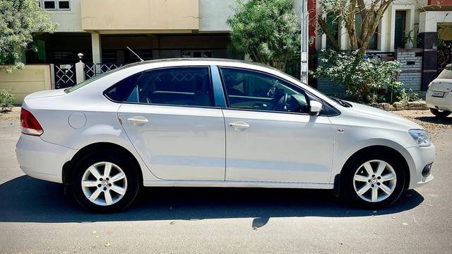 https://images10.gaadi.com/usedcar_image/4510357/original/processed_f8fb6c20e70cf56a37a88a15ea8bccd7.jpg?imwidth=6401