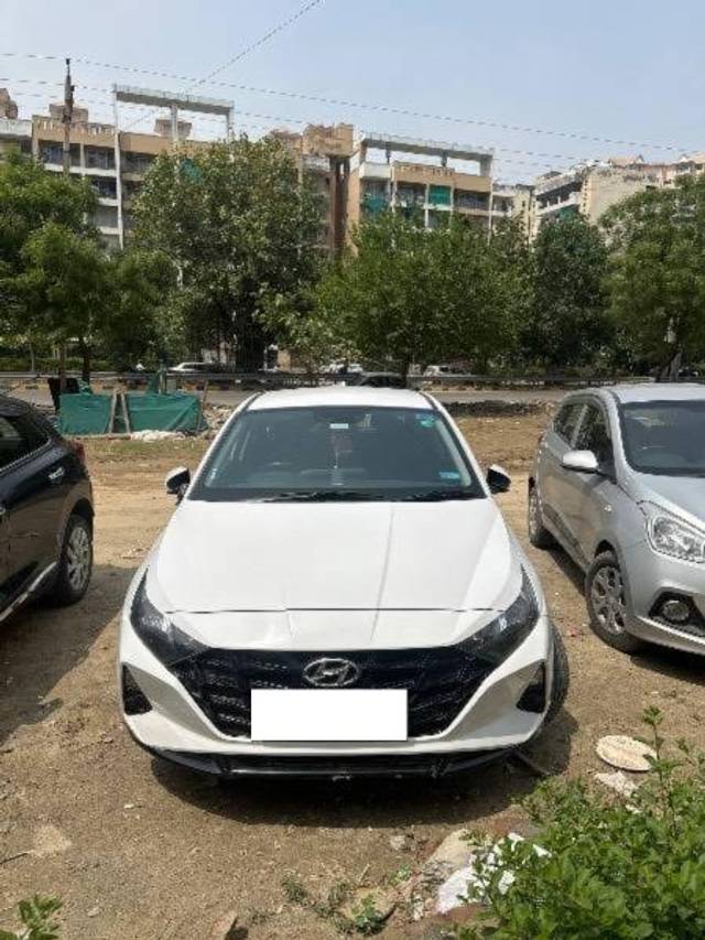 https://images10.gaadi.com/usedcar_image/4510372/original/processed_41237e3e-3097-42b6-9c62-df61b1069873.jpg?imwidth=6400