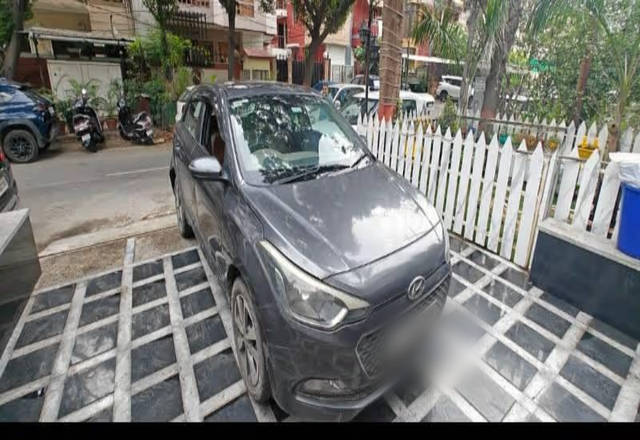 https://images10.gaadi.com/usedcar_image/4510375/original/aeac9fa0-105c-4dfe-8fa9-7a43d011b6bf.?imwidth=6401