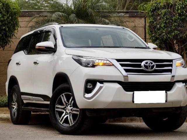 https://images10.gaadi.com/usedcar_image/4510394/original/processed_0aae176d2b76f24c619396877c443ec1.jpg?imwidth=6400