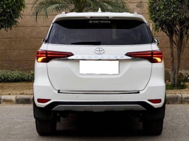 https://images10.gaadi.com/usedcar_image/4510394/original/processed_408c7129a9af7936b7e2de5b0fcfceaa.jpg?imwidth=6402