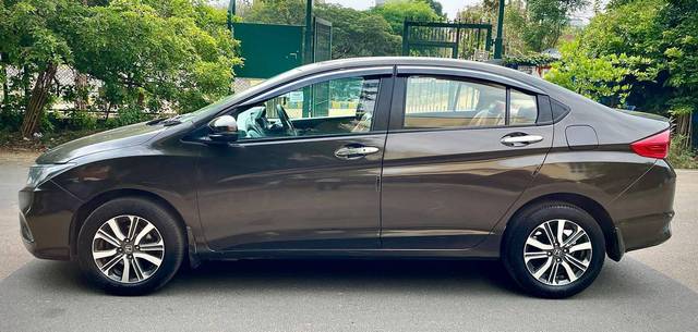 https://images10.gaadi.com/usedcar_image/4510396/original/processed_4a71c483dcfb223ae75a4254954e3190.jpg?imwidth=6402