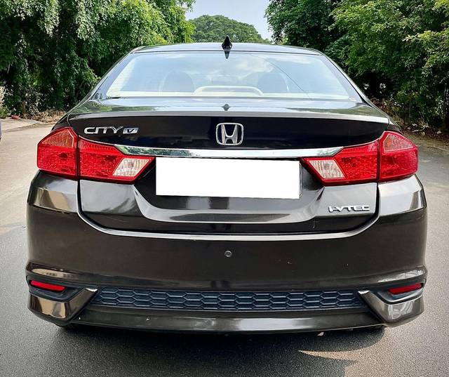 https://images10.gaadi.com/usedcar_image/4510396/original/processed_5b940ba35eec26865f48a918db85e02a.jpg?imwidth=6401