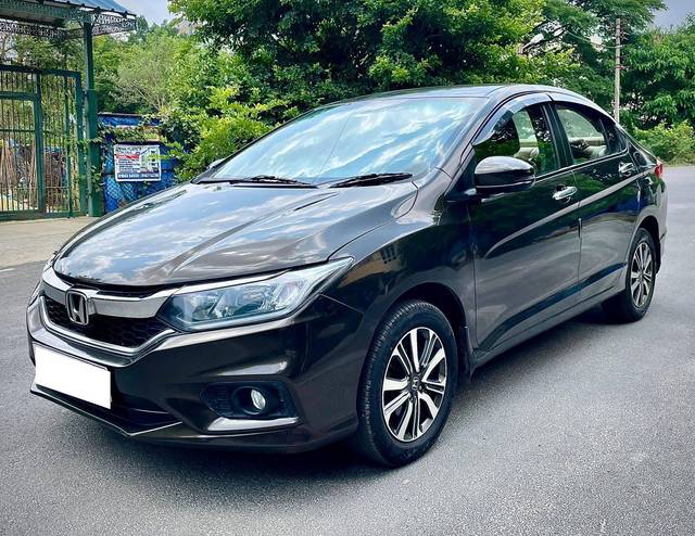 https://images10.gaadi.com/usedcar_image/4510396/original/processed_c43867a675875e7f00d91dc96cd205db.jpg?imwidth=6400