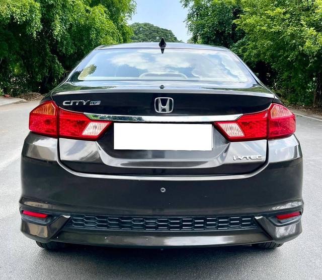 https://images10.gaadi.com/usedcar_image/4510396/original/processed_dae2698090a7f830031690635f000ea4.jpg?imwidth=6402
