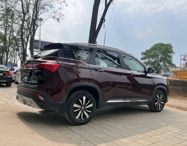 https://images10.gaadi.com/usedcar_image/4510419/original/processed_6febd4495f88e519c41735dd5e8bfc76.jpg?imwidth=6402