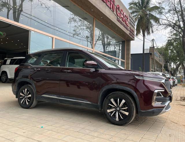 https://images10.gaadi.com/usedcar_image/4510419/original/processed_8cc5507278698e6f384abe58ccfebe61.jpg?imwidth=6400