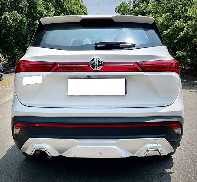 https://images10.gaadi.com/usedcar_image/4510437/original/processed_35ec7bb38af688ecb254c0da5d83ee98.jpg?imwidth=6402