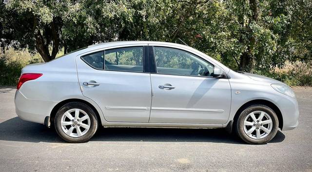 https://images10.gaadi.com/usedcar_image/4510448/original/processed_54d2ec86810c673af26a54c1d6d3cec3.jpg?imwidth=6401